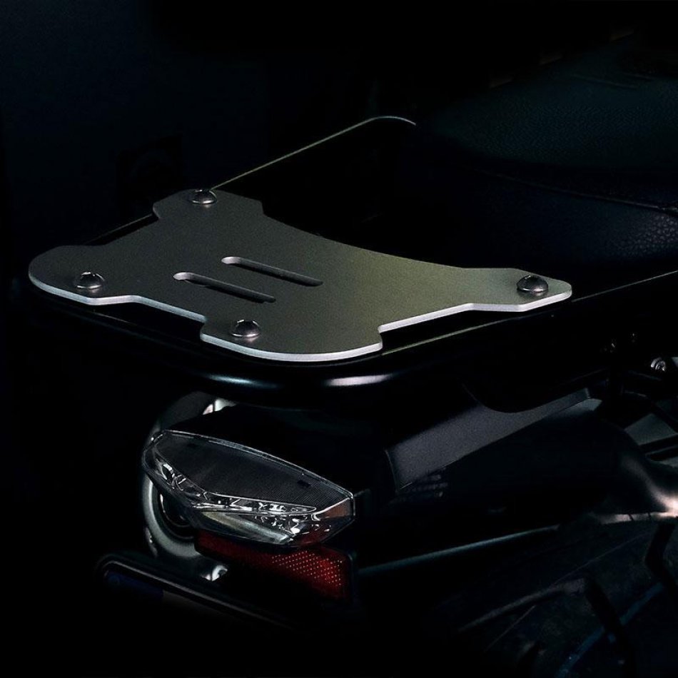 Portapacchi nero Unit Garage 3902_ con piastra bauletto Ducati DesertX 2022